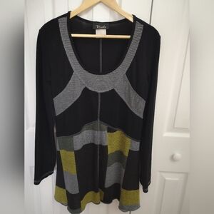 Bali Size Medium Long-Sleeve Scoop Neck Tunic with Black, Gray and Olive